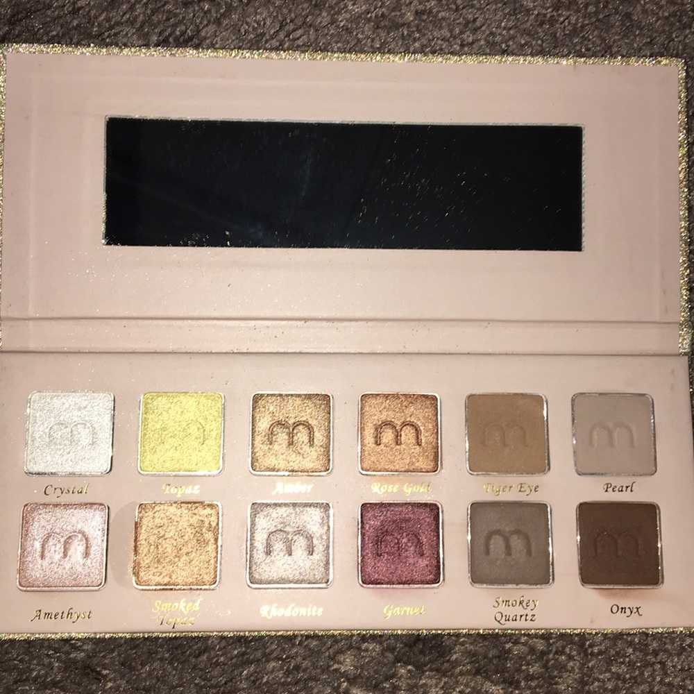 Mellow Cosmetics Treasure Chest Eyeshadow Palette